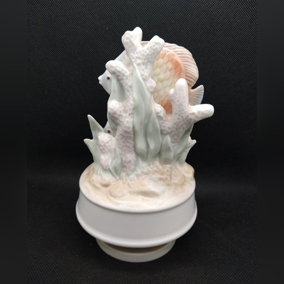 George Good Tropical Fish Music Box - Love Story - Picture 4 of 10